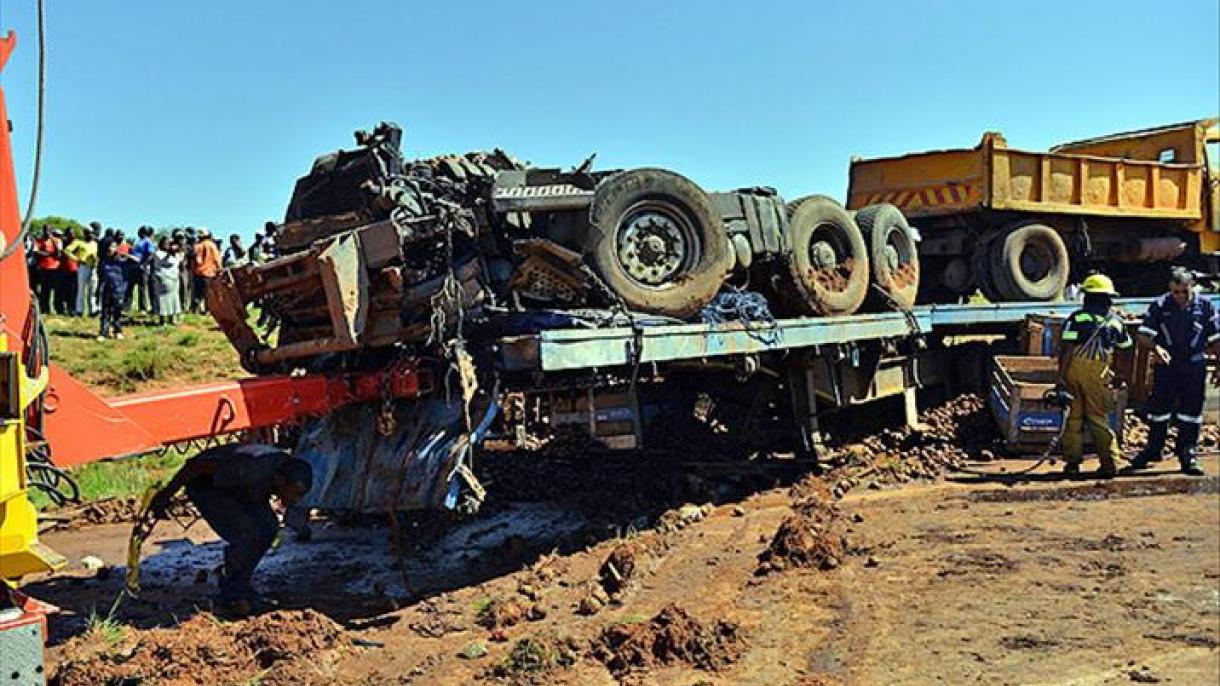 Sud Africa, incidente stradale, almeno 21 morti