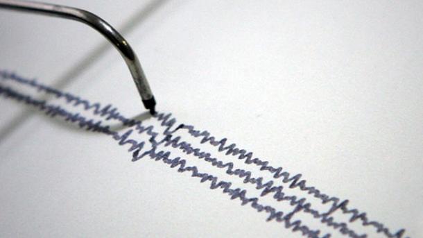 اندونزینین جنوب-غربینده 7،9 ریشتر گوجونده زلزله میدانا گلدی