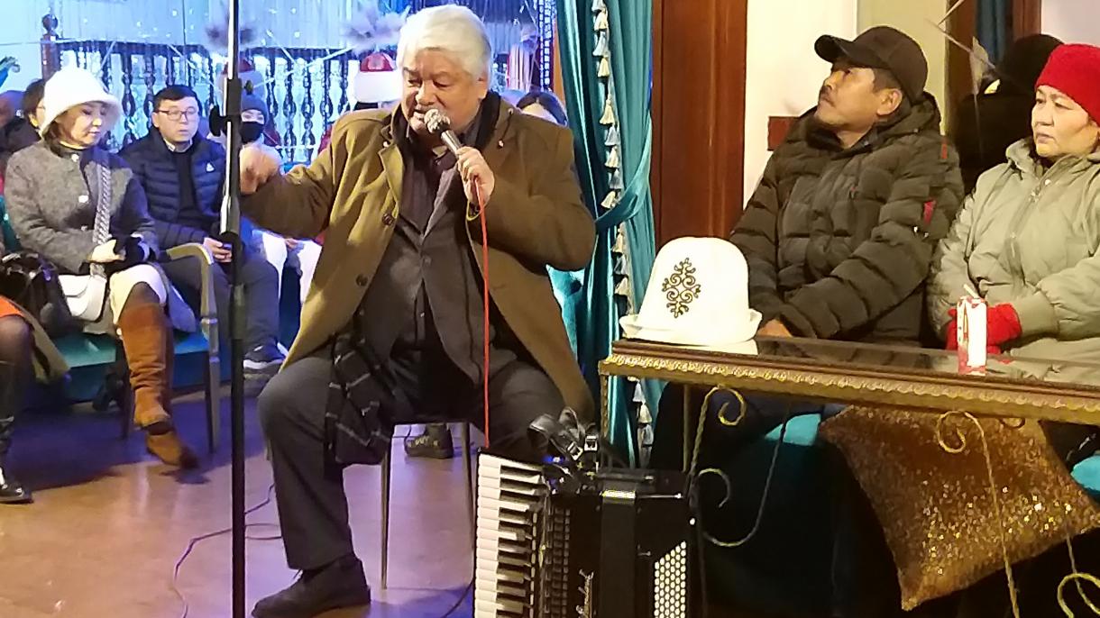 kırgız Besteci, Şair, Komedyen Kümöndör Abılov 4.jpg
