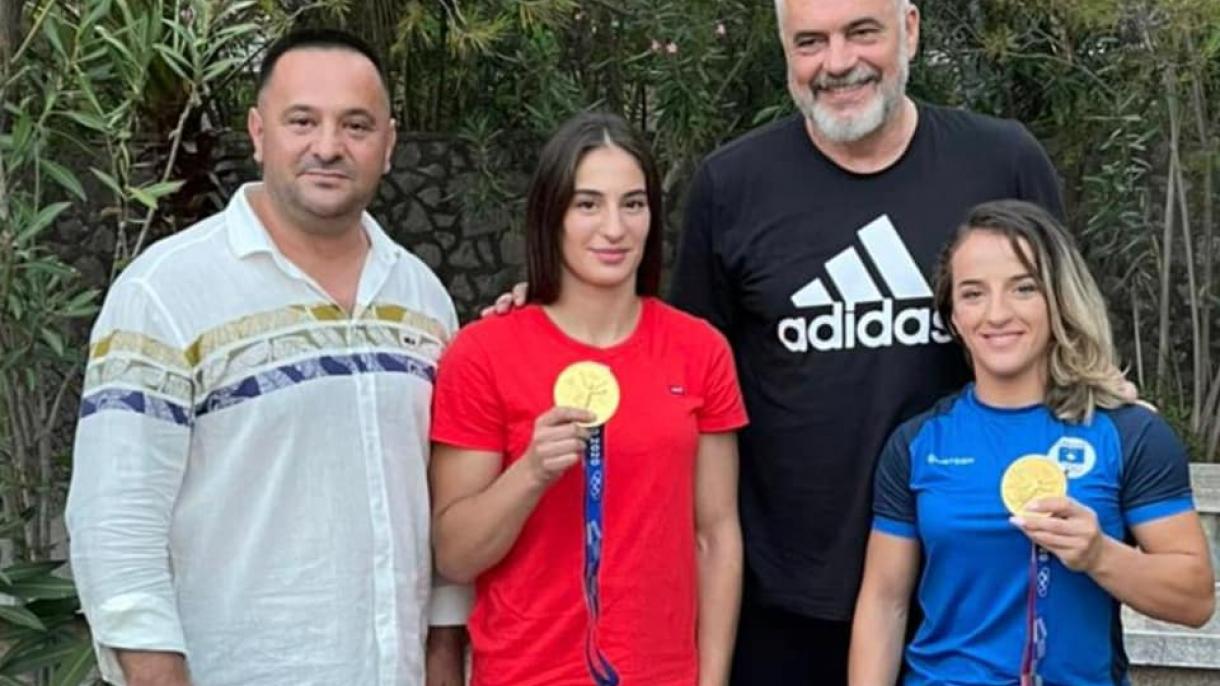 Edi Rama_Distria Krasniqi_Nora Gjakova.jpg