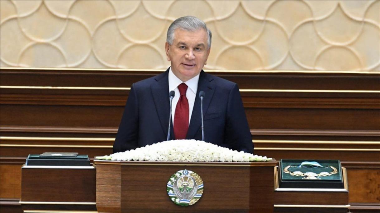 Өзбекстандын президенти Шавкат Мирзиёев ант берип кызматын баштады