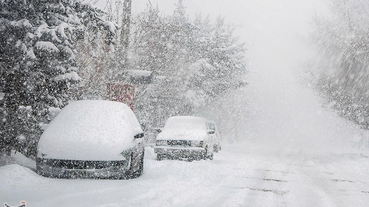برف، سیل و طوفان زندگی بخش عمده ای از مناطق ایران را مختل کرد