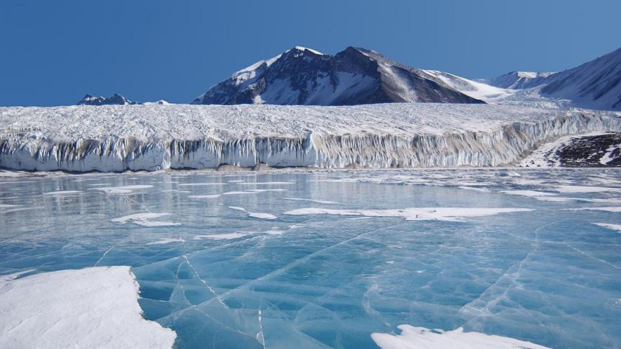 Os cientistas registram o som do derretimento das geleiras