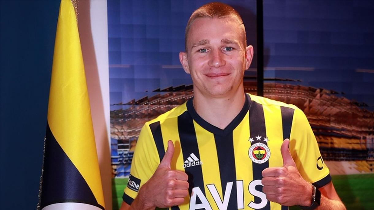 Fənərbaxça Macarıstanlı futbolçu Szalai ilə müqavilə bağladı