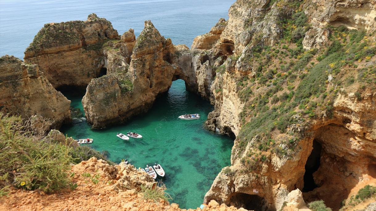 A Ponta da Piedade : um lugar de belezas naturais