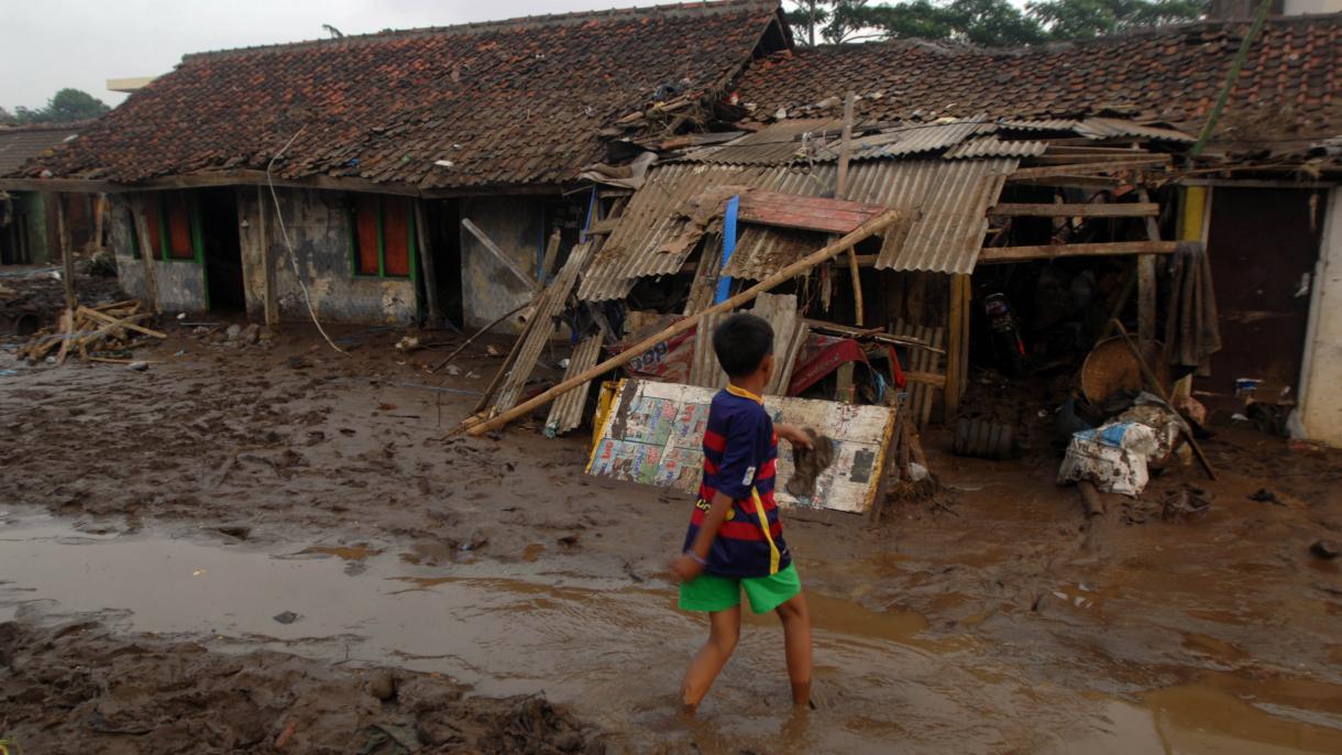印尼西爪哇省发生洪灾