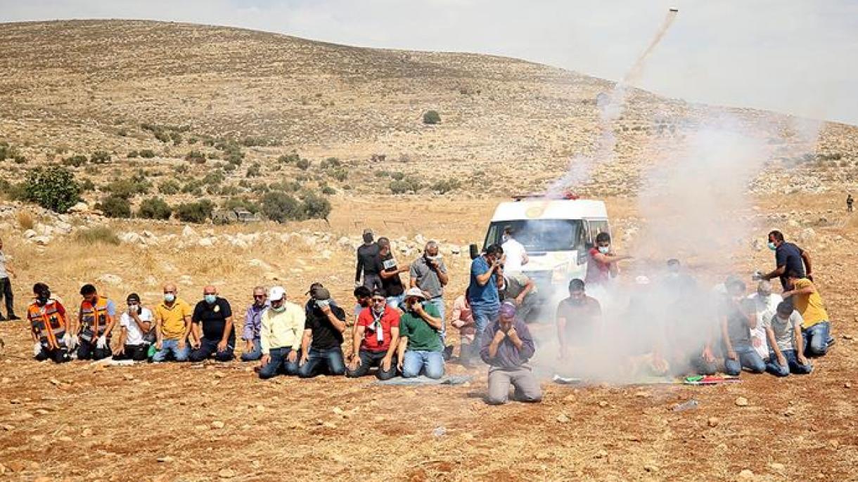 Izraelske snage bacile suzavac na Palestince koji su klanjali