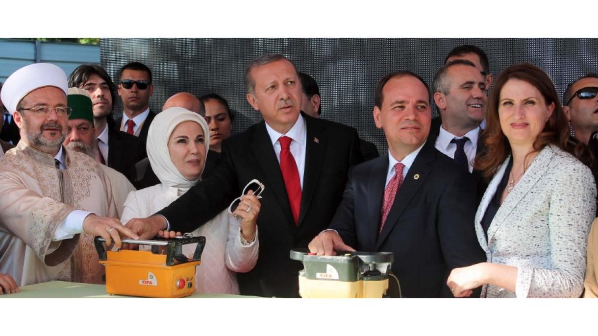 Erdoğan_Tiran Namazgah Cami temel atma.jpg