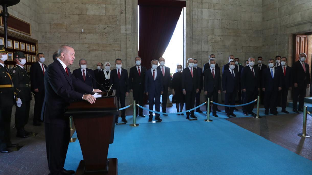 Cumhurbaşkanı Erdogan 30 Ağustos Zafer Bayramı Anıtkabir 12.jpg