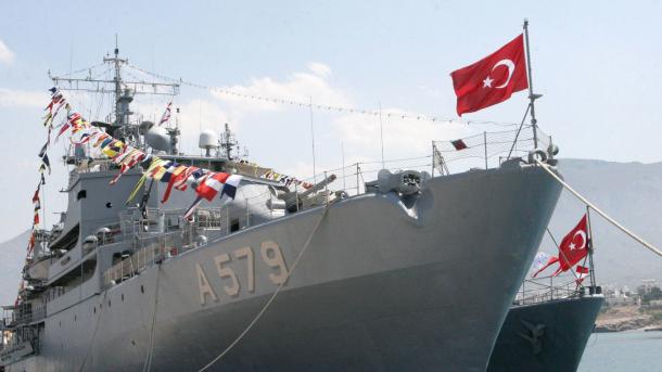 Les navires des forces armées turques ont salué les Chypriotes-turcs