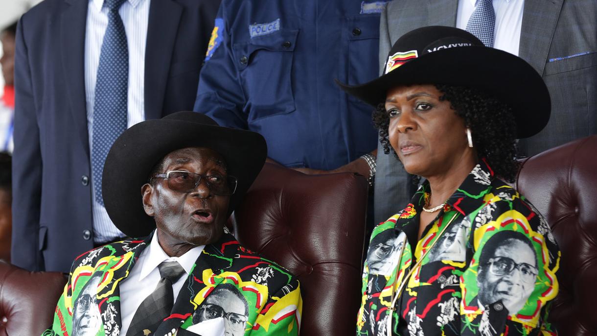 Παραδόθηκε στην αστυνομία η πρώτη κυρία στη Ζιμπάμπουε