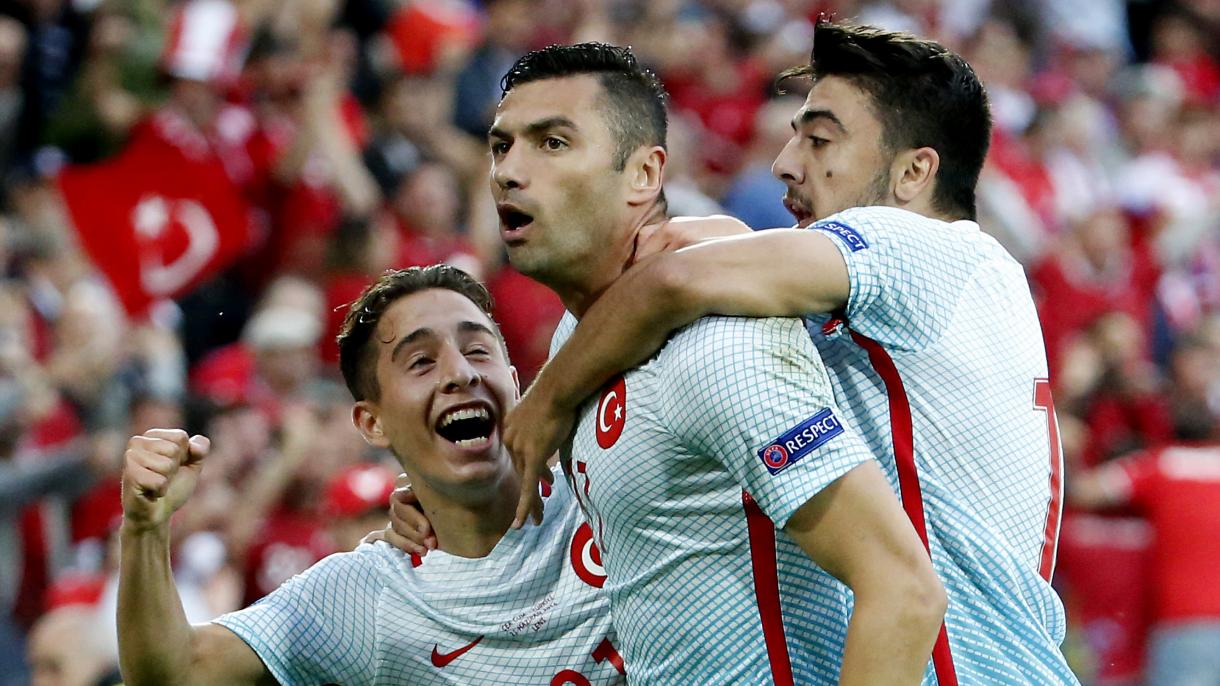 土耳其足球队2-0战胜捷克队