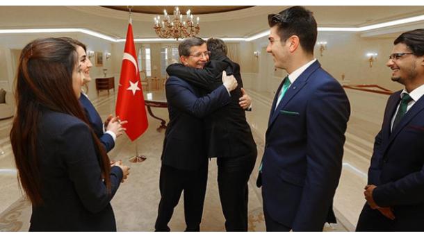 Davutoglu a reçu les jeunes au palais de Cankaya