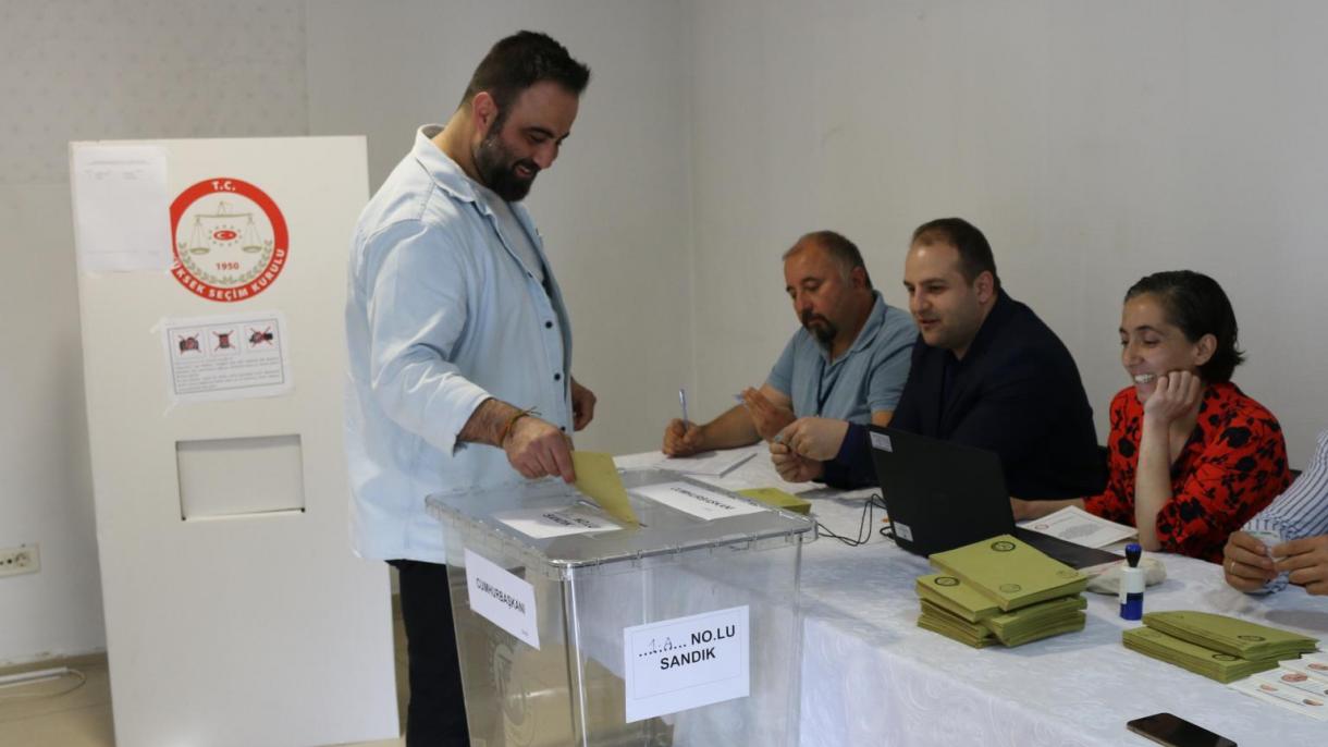 Chet eldagi Turk fuqarolarining ovoz berish jarayoni davom etmoqda