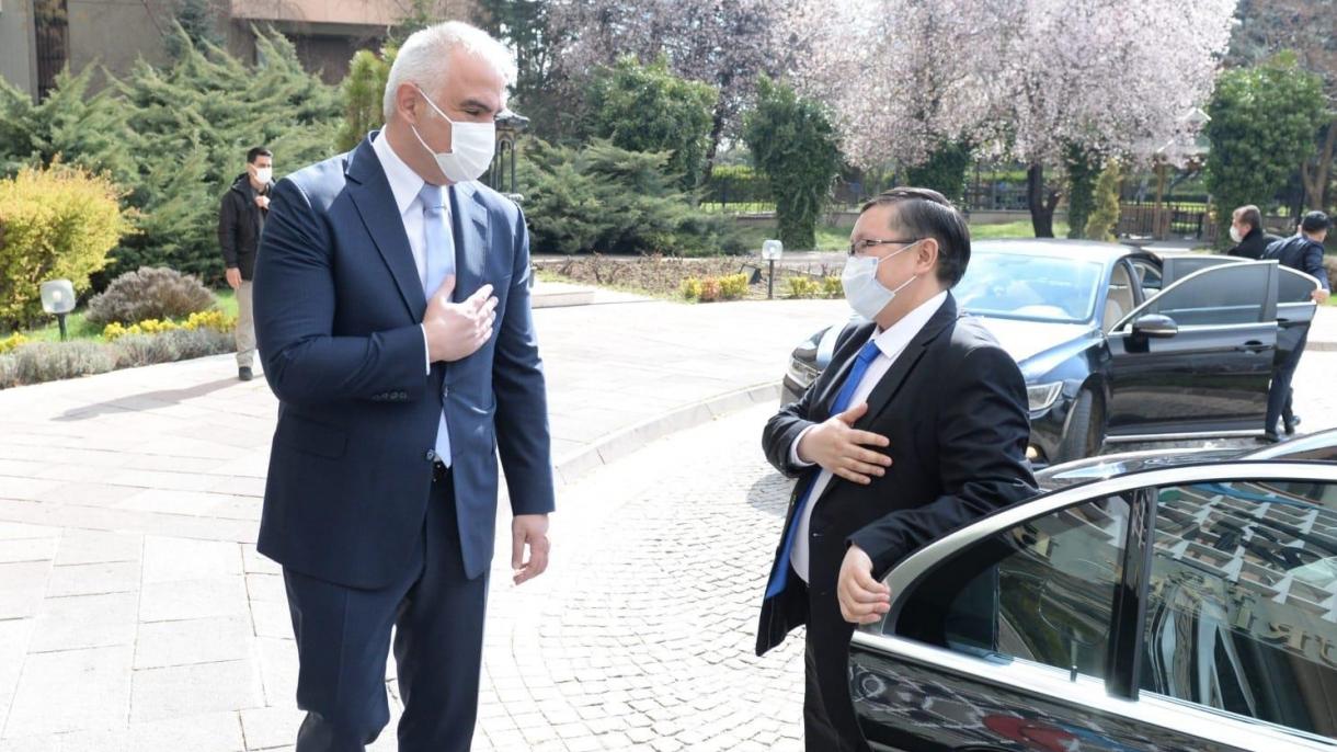 Kültür Bakanı Ersoy Kırgızistan Kültür Bakanı İmanaliyev 2.jpg