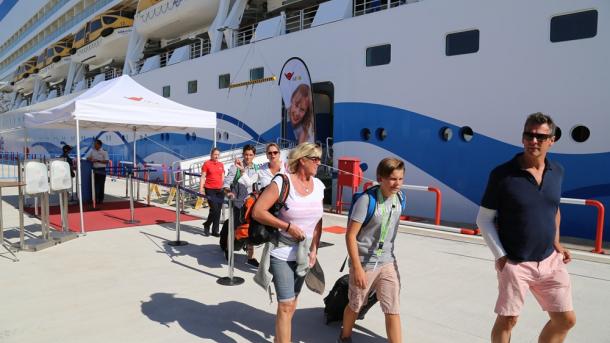 alman turistler antalya-da.jpg