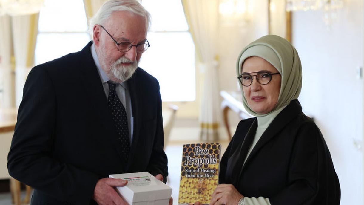 emine erdogan dr. beck odulu1.jpg