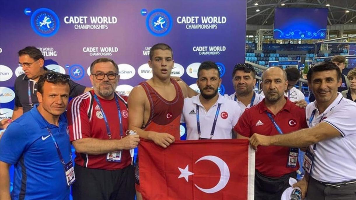 رفعت ارن گیداک کشتی‌گیر ترکیه قهرمان جهان شد