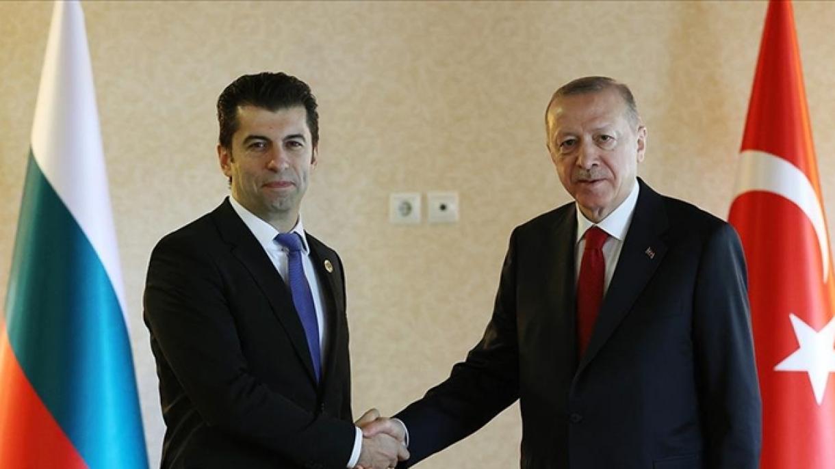 Ердоган се срещна с българския премиер Петков...
