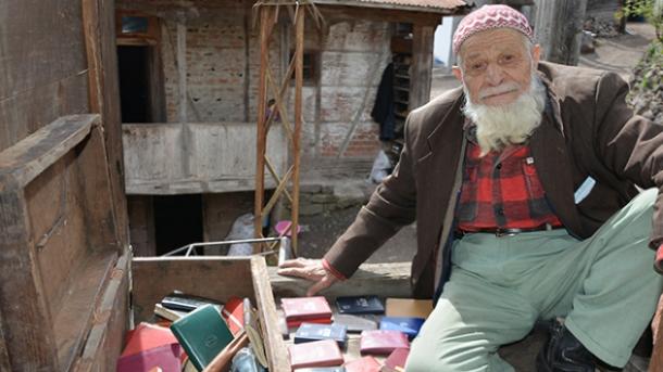56 éve vezet naplót Mustafa bácsi
