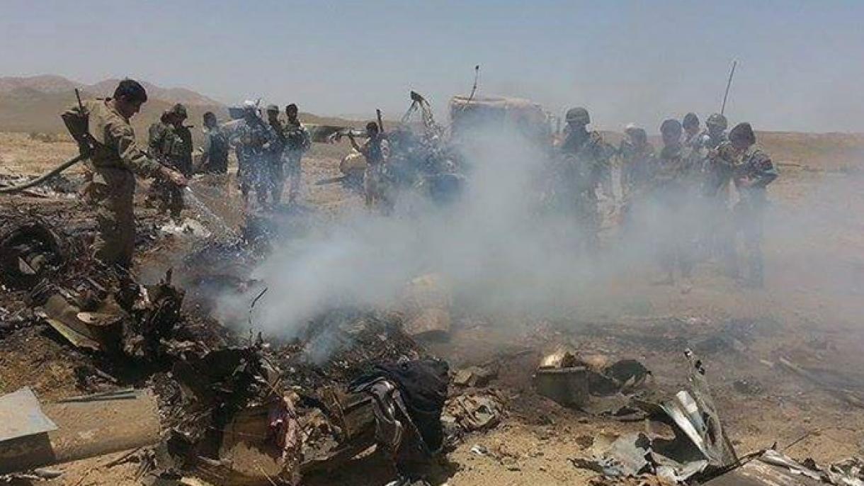 سقوط بالگرد در افغانستان؛ 9 نفر جان باختند