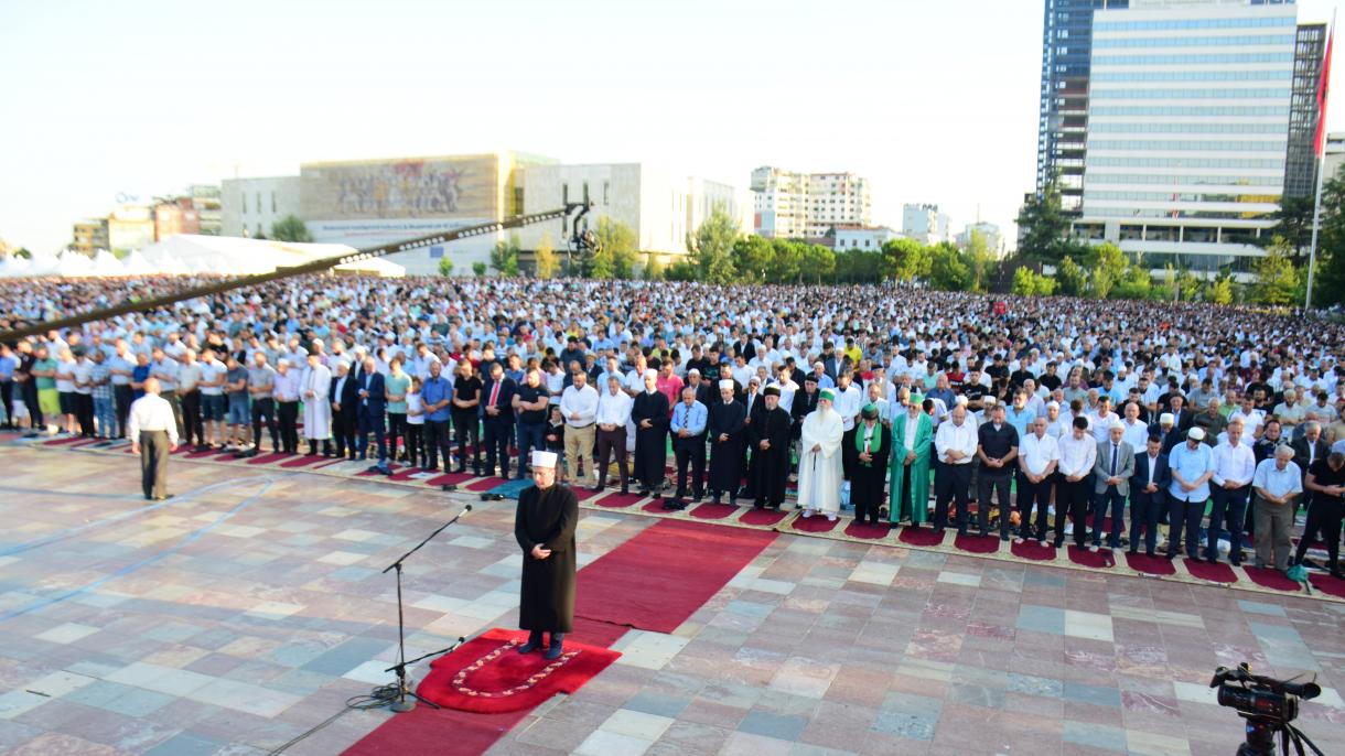 Kurban Bayram Namazı_Tiran.jpg