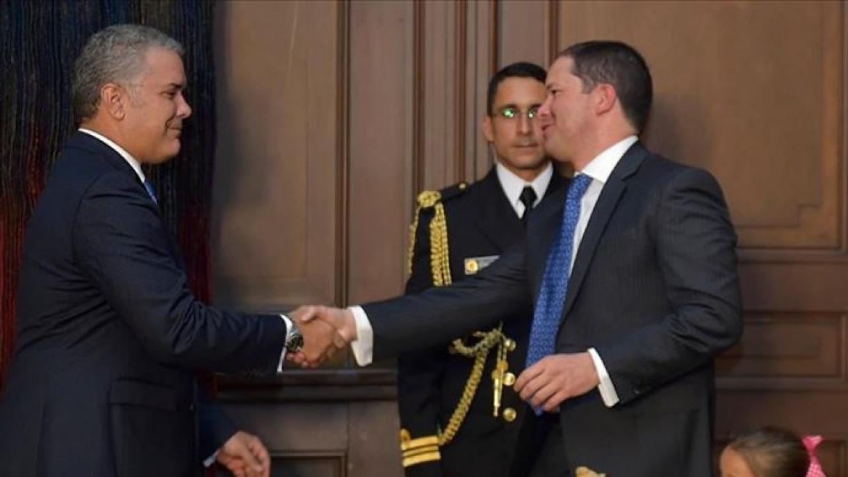 Exviceministro Juan Francisco Espinosa se posesionó como director de Migración Colombia