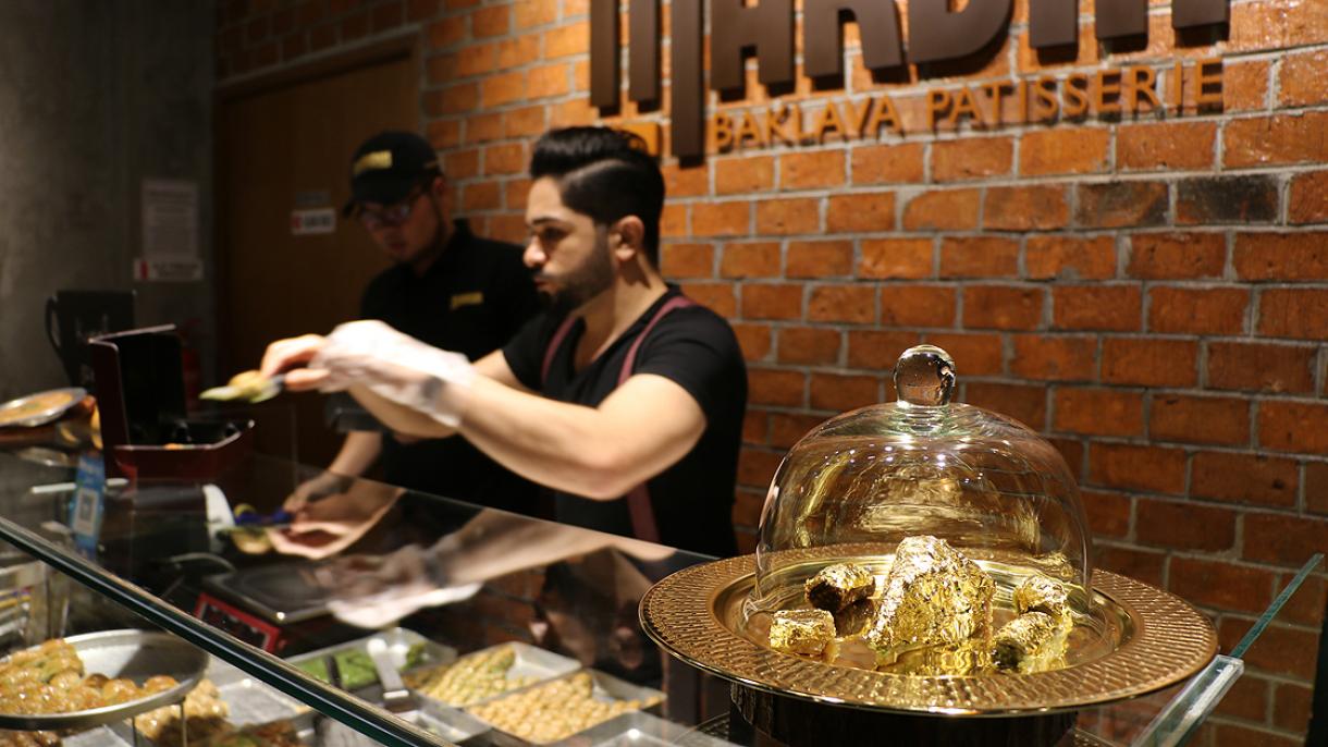 altin kaplamali baklava1.jpg