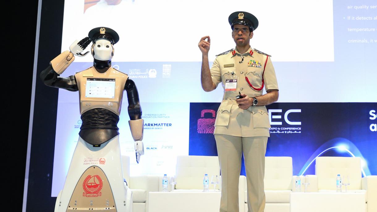 İlk robot polis vəzifəsinə başlayır