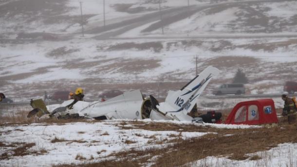 加拿大一小型客机在机场降落过程中坠毁 7人丧生