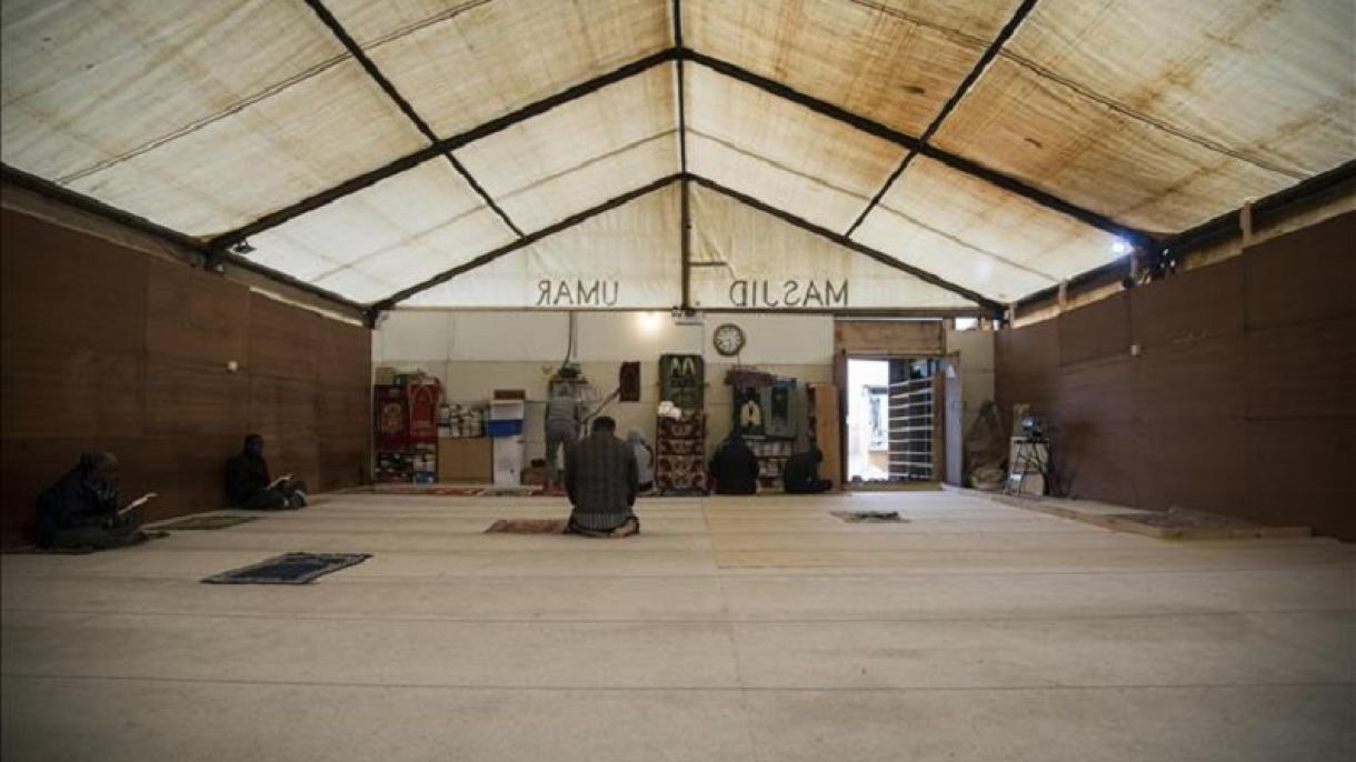 France : La "Jungle" de Calais, au-delà des clichés, avec son cimetière musulman et sa mosquée
