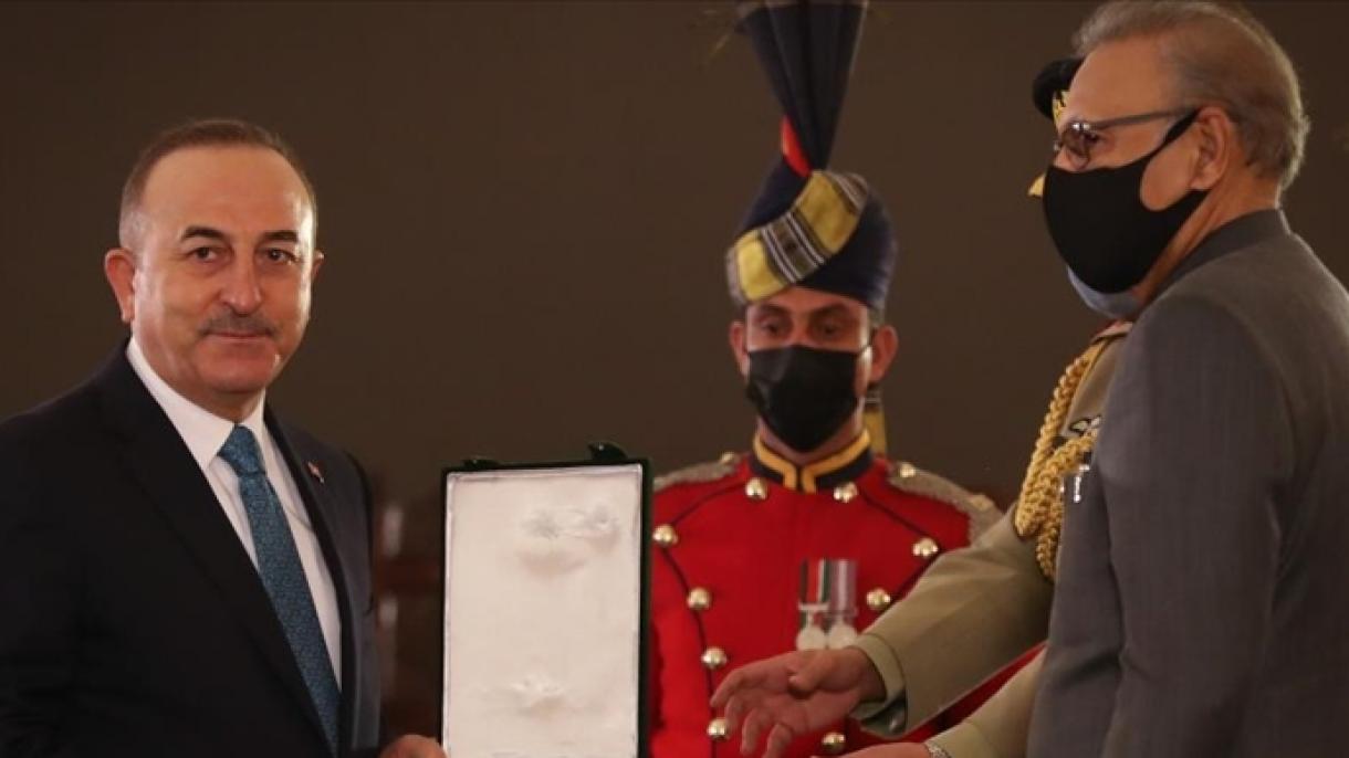 Çavuşoğlu, condecorado con la orden "Hilal-e-Pakistan"