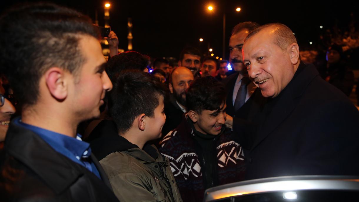 Prezident Rejep Tayyip Erdog'an universitet talabalari  kutilmaganda uchrashdi.