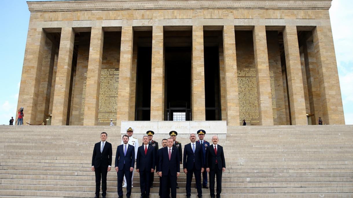 erdogan yas anitkabir1.jpg