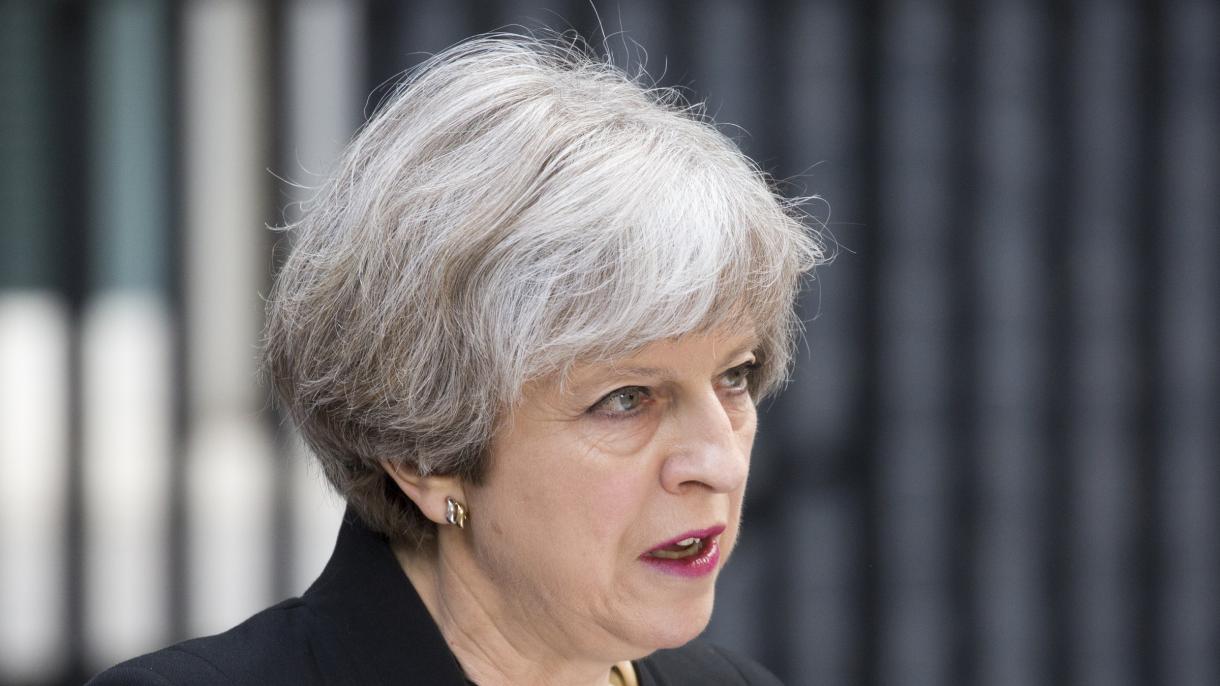 Kryeministrja britanike Theresa May zhvilloi një vizitë surprizë në Irak