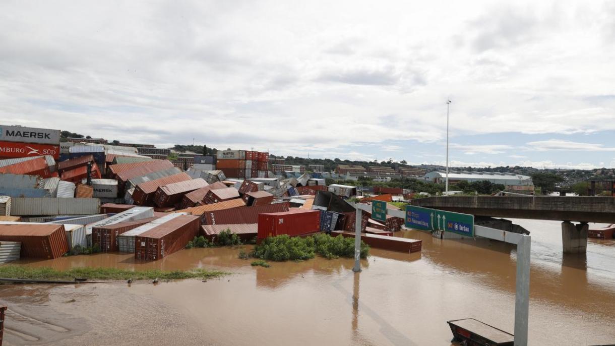 Над 400 жертви на наводненията в ЮАР....