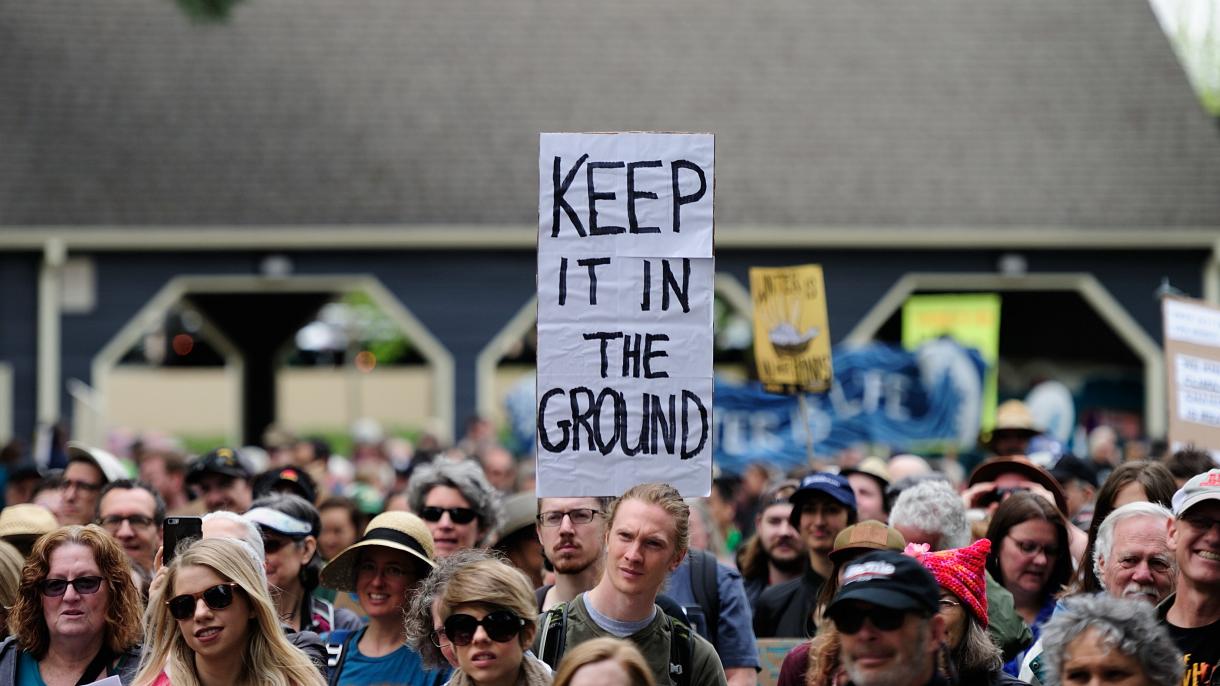 ماحولیاتی تبدیلیوں  کے لئے منعقدہ مارچ ٹرمپ مخالف مارچ میں تبدیل ہو گئی