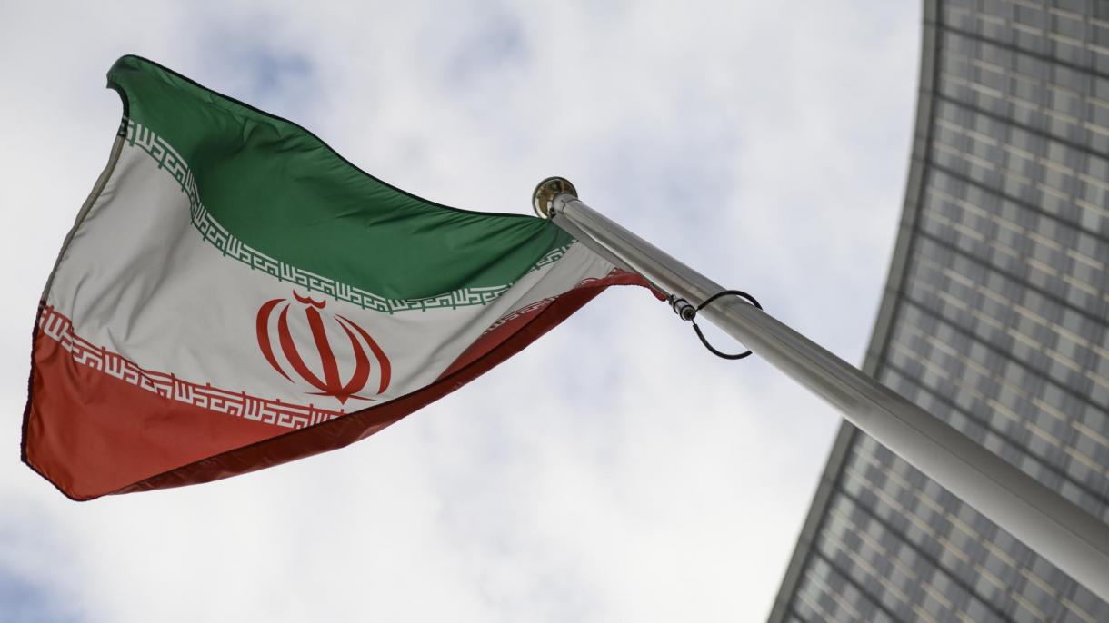 حکم اعدام ماهان صدرات در ایران به تعویق افتاد