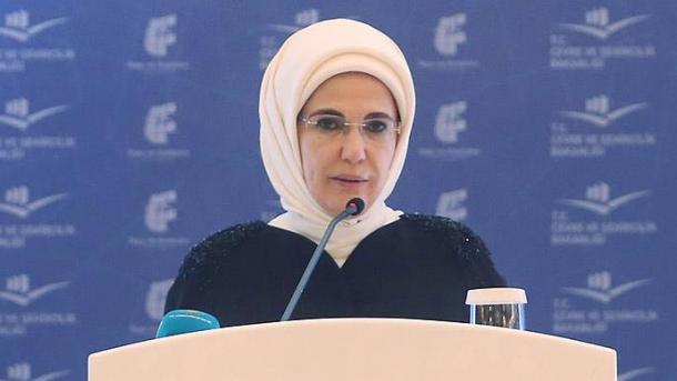 ئەمىنە ئەردوغان دوست دەپ بىلگەن بەزى دۆلەتلەرنىڭ 15 – ئىيۇل ۋەقەسىدىكى پوزىتسىيەسىنى تەنقىد قىلدى