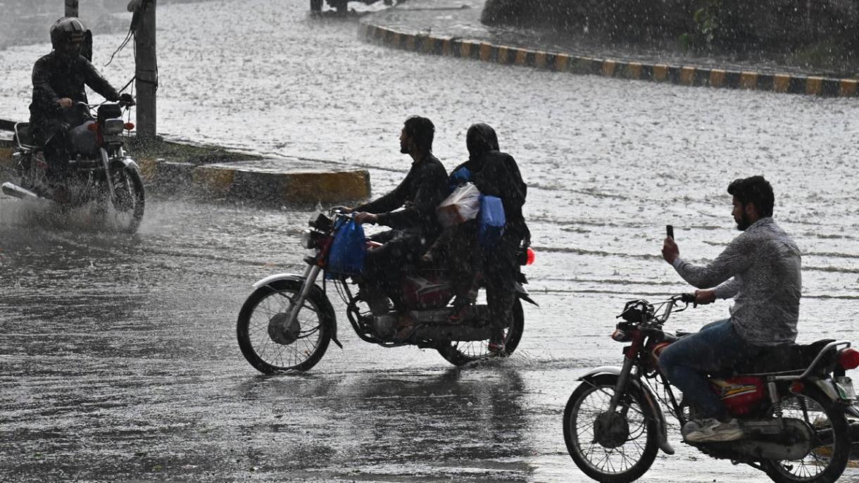 پاکستان میں  شدید بارشوں کے باعث 14 ہزار افراد کو  محفوظ مقامات منتقل کردیا گیا