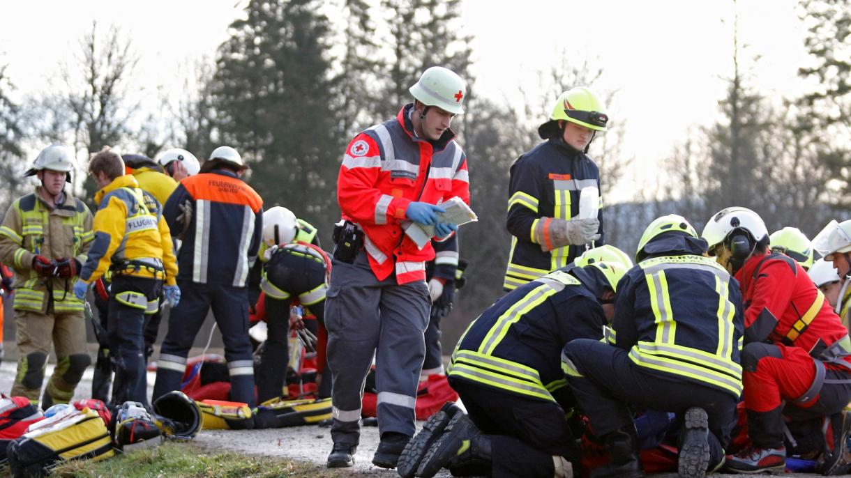 Sokan sérültek személy- és tehervonat ütközése során Németországban