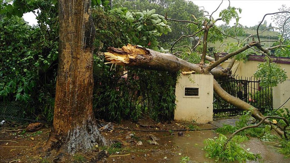 بھارت، اڑیسا میں طوفان کی تباہ کاریاں جاری