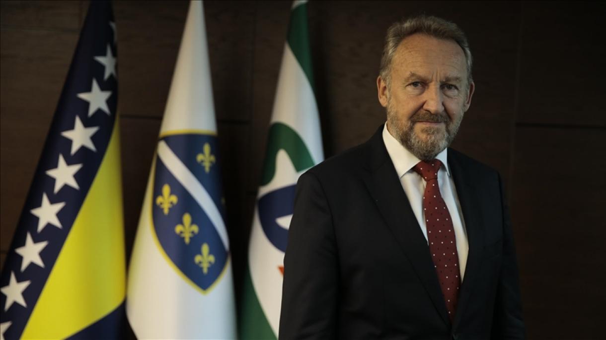 Izetbegovic: “La Turchia contribuisce a risolvere i problemi nei Balcani”