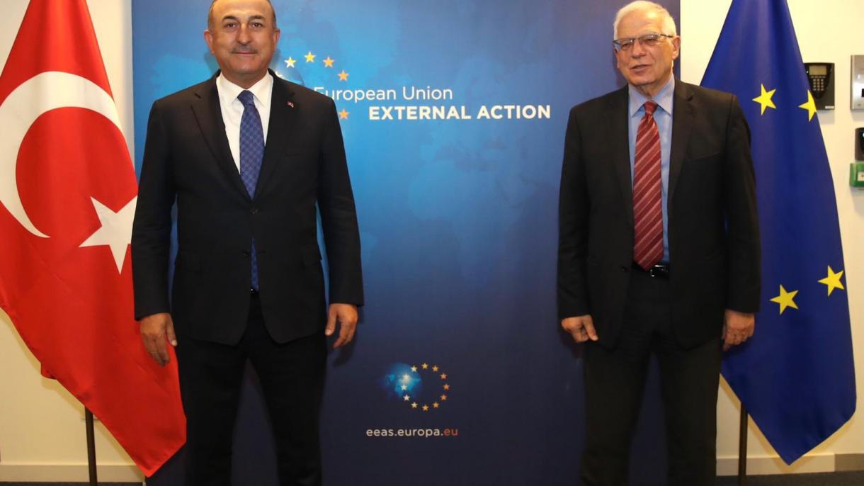 Чавушоглу и Борел обсъдиха отношенията Турция-ЕС...