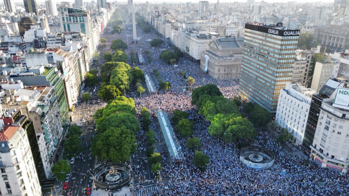 阿根廷全国欢呼庆祝赢得世界杯冠军