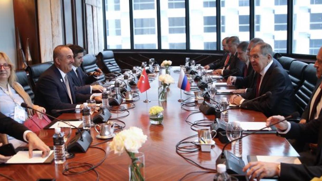 Ministro de exteriores Çavuşoğlu se ha reunido con su homólogo ruso en Tailandia