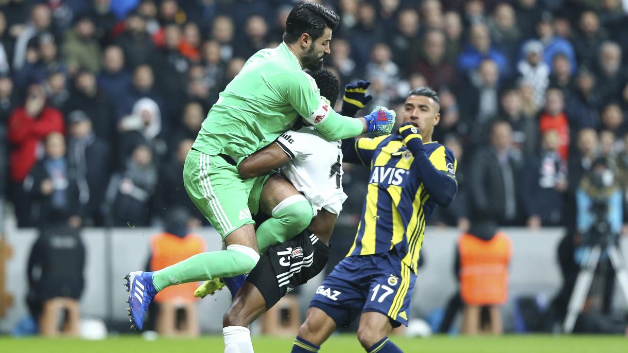 Beşiktaş y Fenerbahçe igualaron 3-3 en un tremendo clásico
