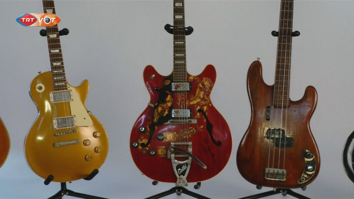 Meşhur adamlaryň gitaralary auksionda