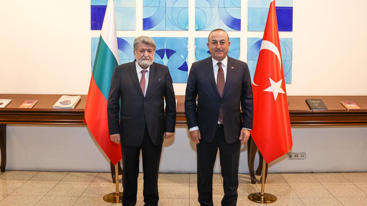 دیدار وزیر خارجه ترکیه با رئیس مجلس بلغارستان و رئیس جمهور پیشین افغانستان
