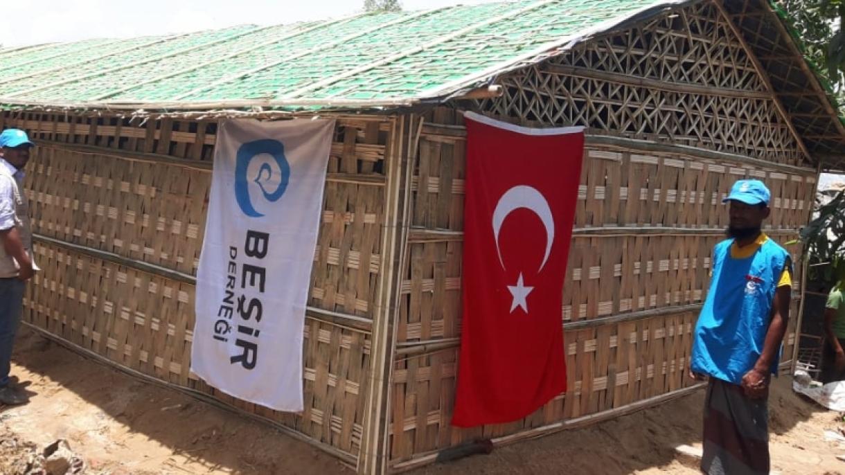 Arakanlı müsəlmanlar üçün bambuk evlər tikilir